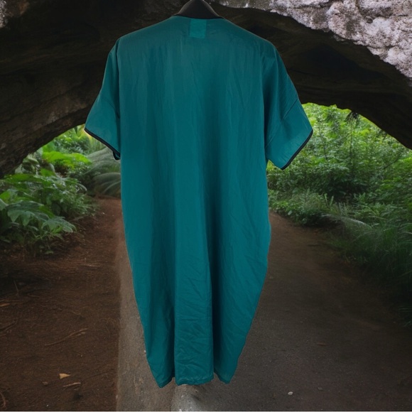 Nylon Robe by André, Style 8101 OS - Picture 3 of 8